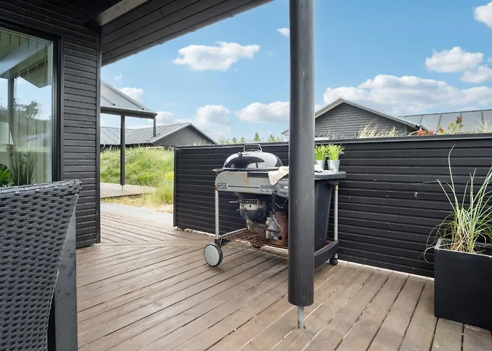 Amazing In With Kitchen Holiday home *